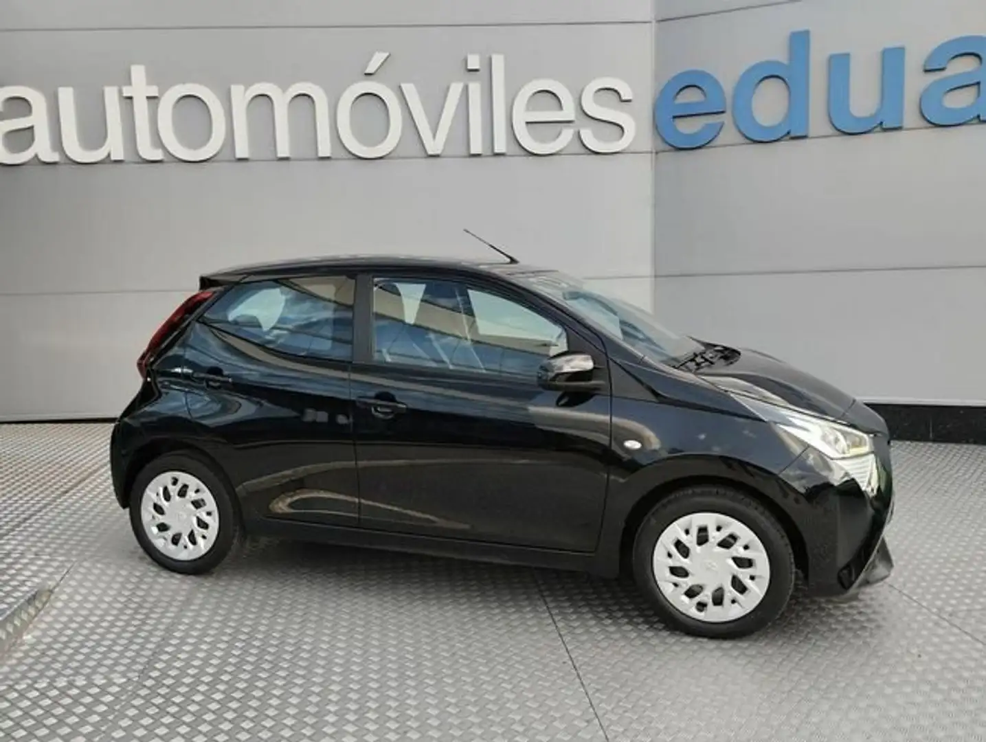 Toyota Aygo 70 x-play Negro - 1