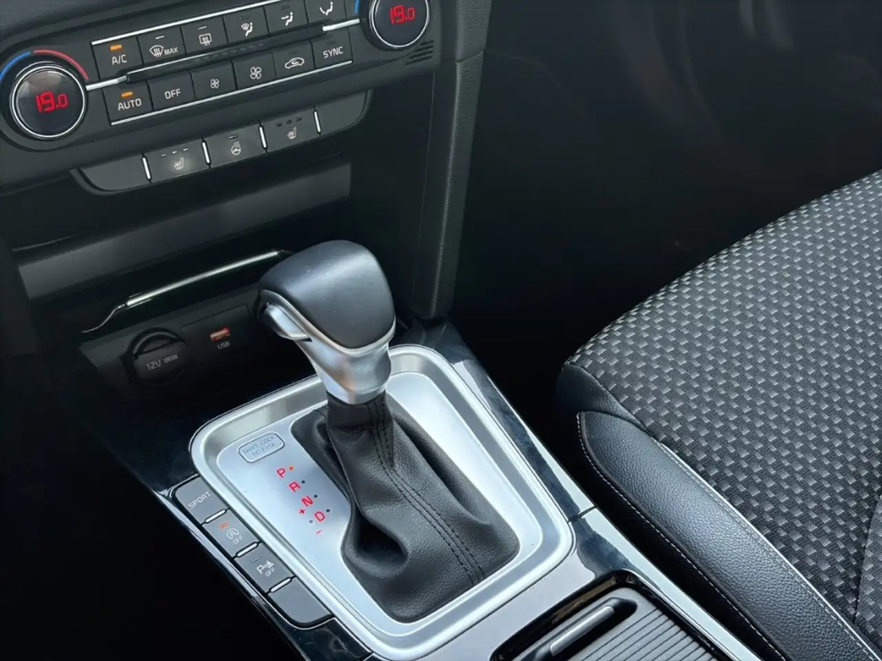 Kia X Ceed VISION 1,5 T-GDI DCT *CARPLAY*CAM*SITZHZG*, миниатюра 18