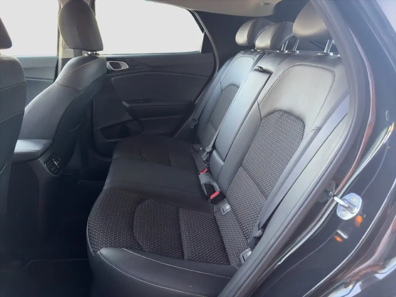 Kia X Ceed VISION 1,5 T-GDI DCT *CARPLAY*CAM*SITZHZG*, миниатюра 8