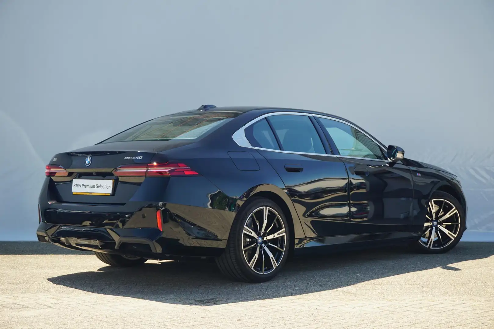 BMW i5 Sedan eDrive40 M Sportpakket 20'' / Panoramadak / Noir - 2