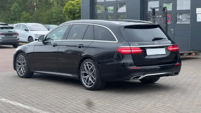 Mercedes-Benz E Class view 4