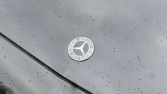 Mercedes-Benz E Class view 13