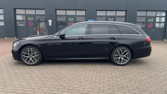 Mercedes-Benz E Class view 3