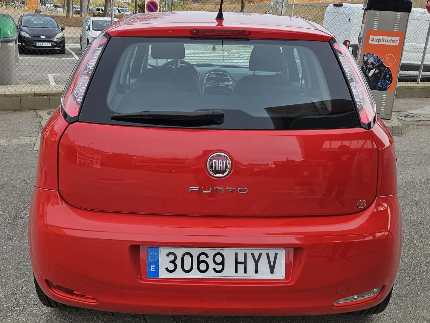 Fiat Punto FIAT Punto 1.2 8v Pop 69 CV SS Gasolina 5p. Rouge - 2