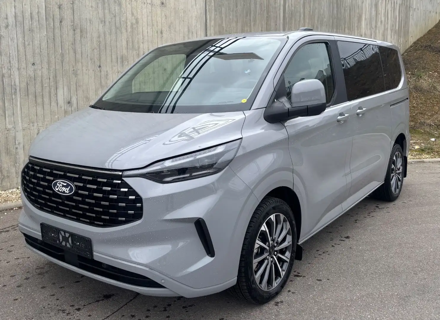 Ford Tourneo Custom 2.0 EcoBlue 125kW 320 L1 Titanium Grau - 1