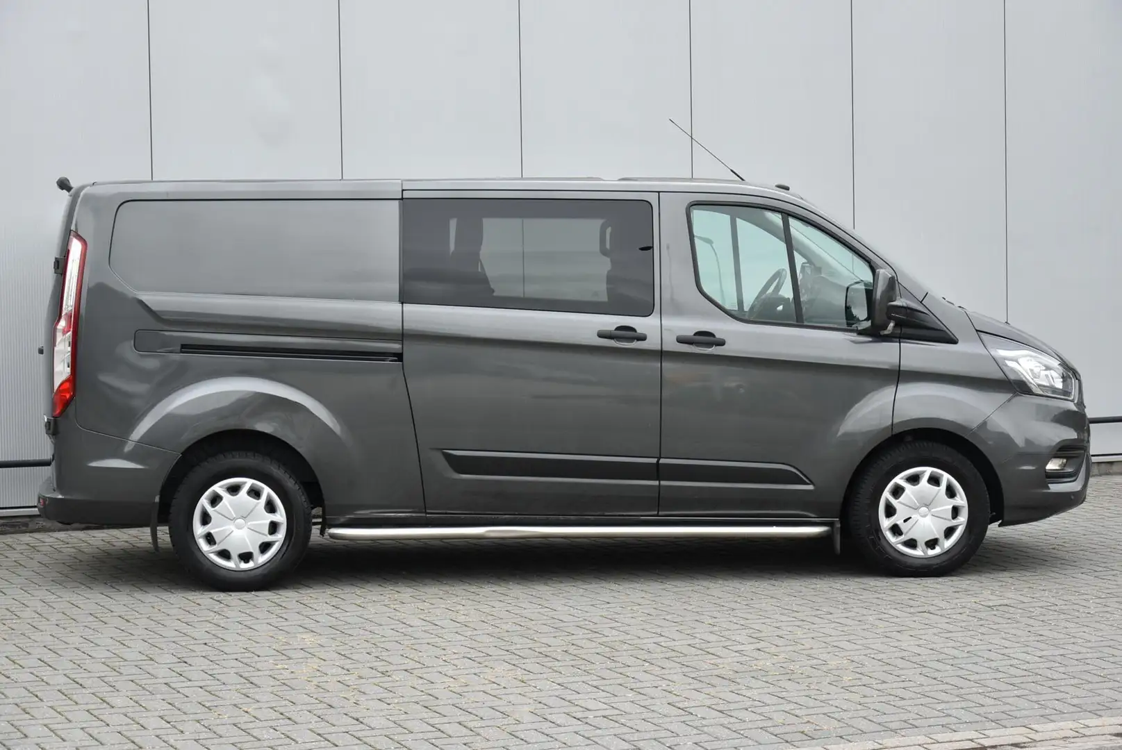 Ford Transit Custom 2.0 TDCI L2H1 Limited DC Aut 2x Schuifdeur Grau - 2