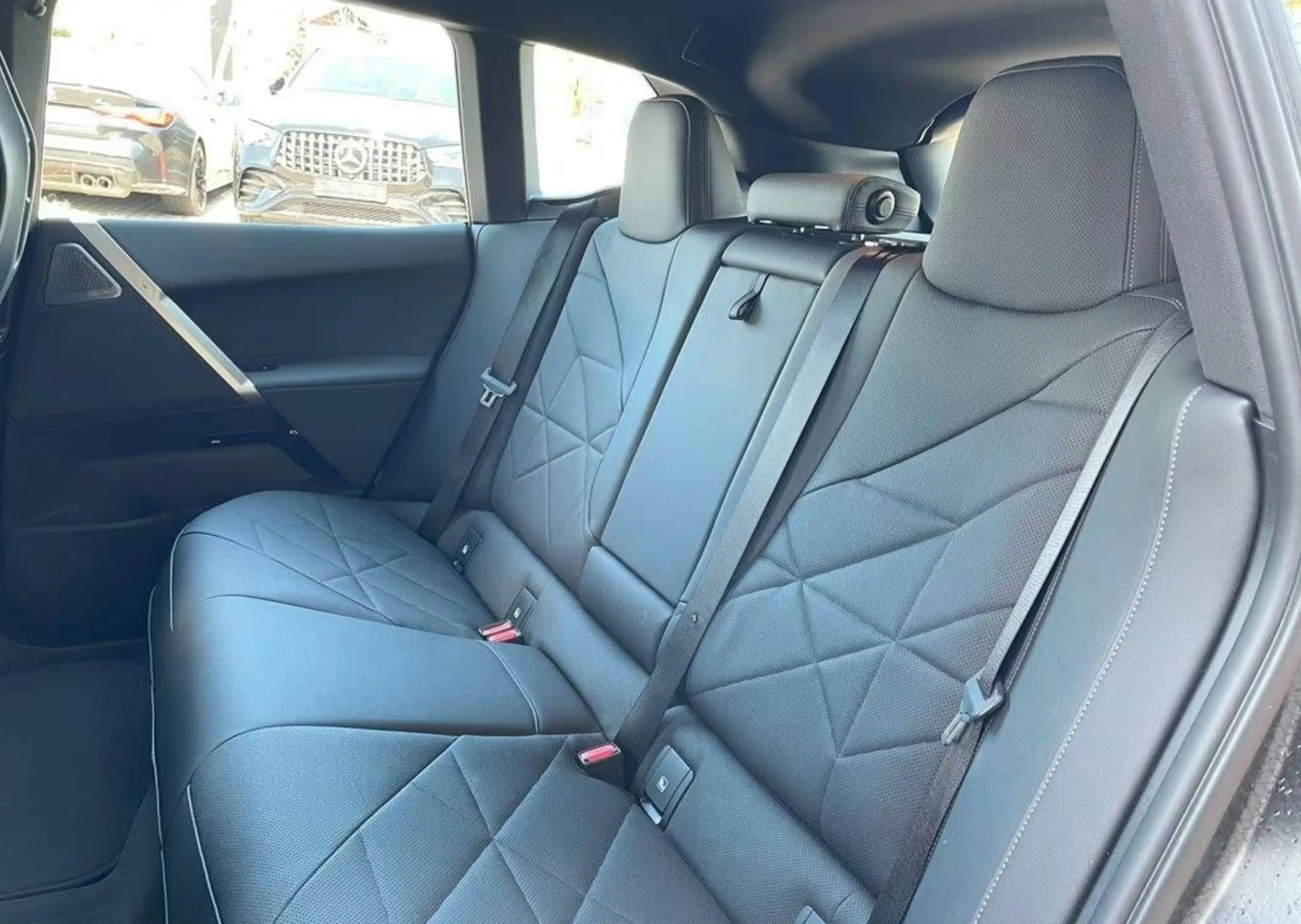 BMW iX M60 — photo 10