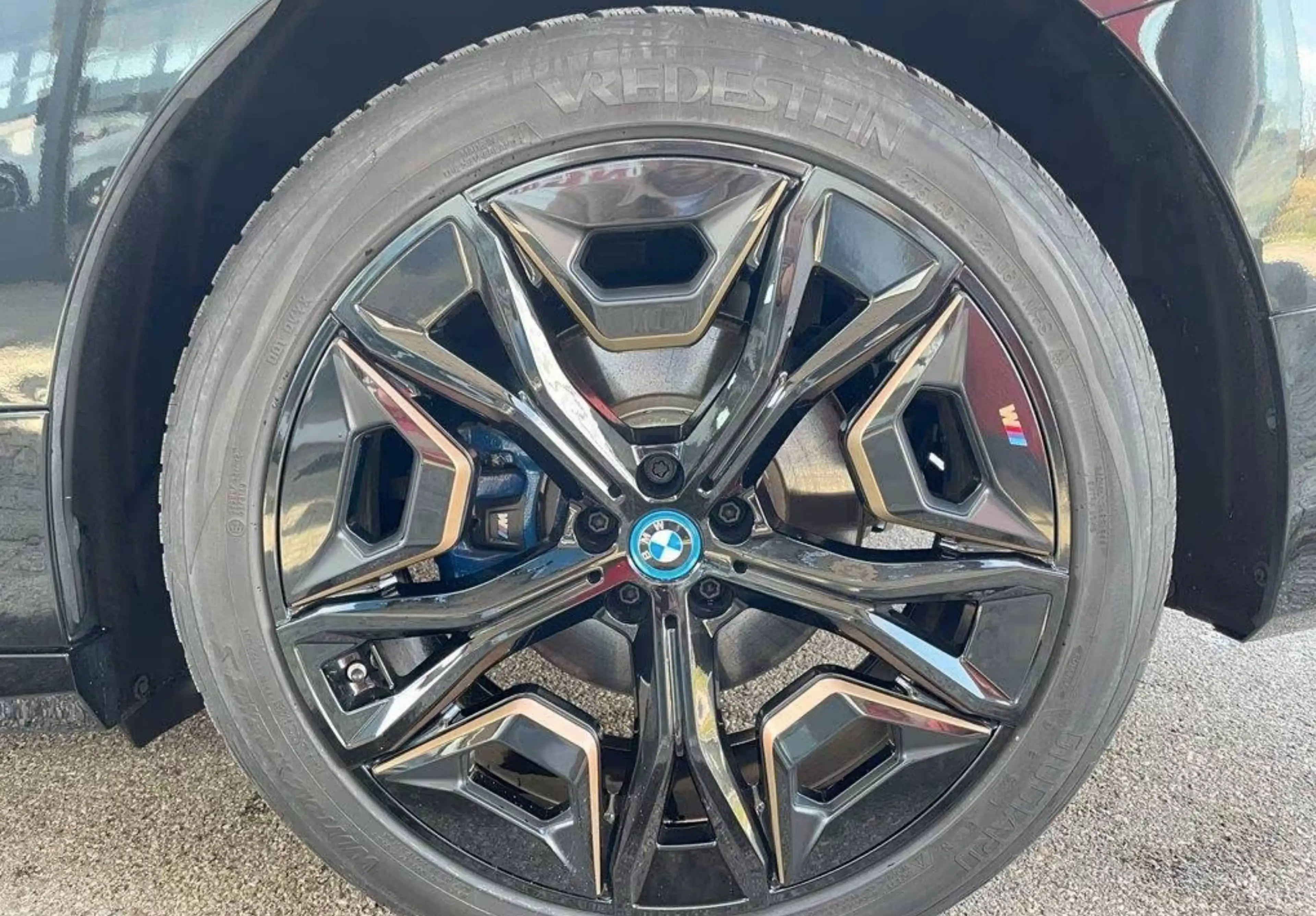 BMW iX M60 — photo 5