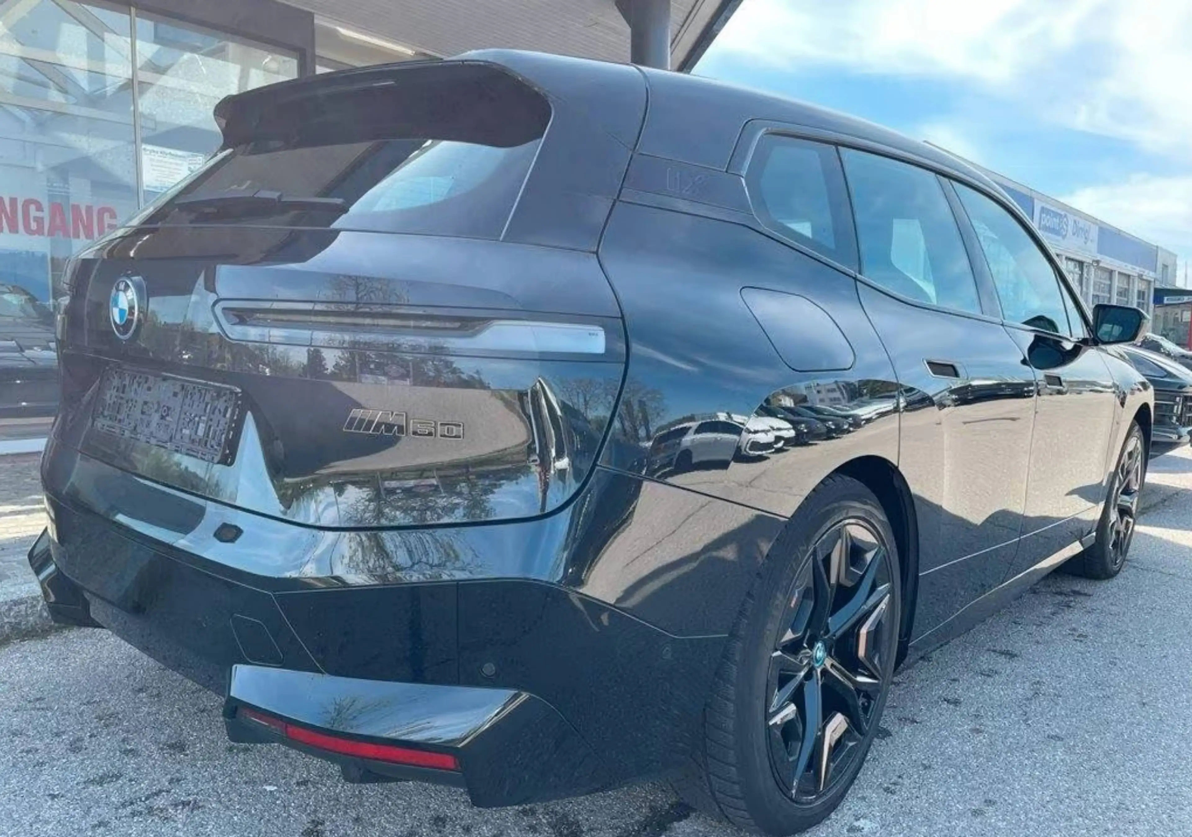 BMW iX M60 — photo 3