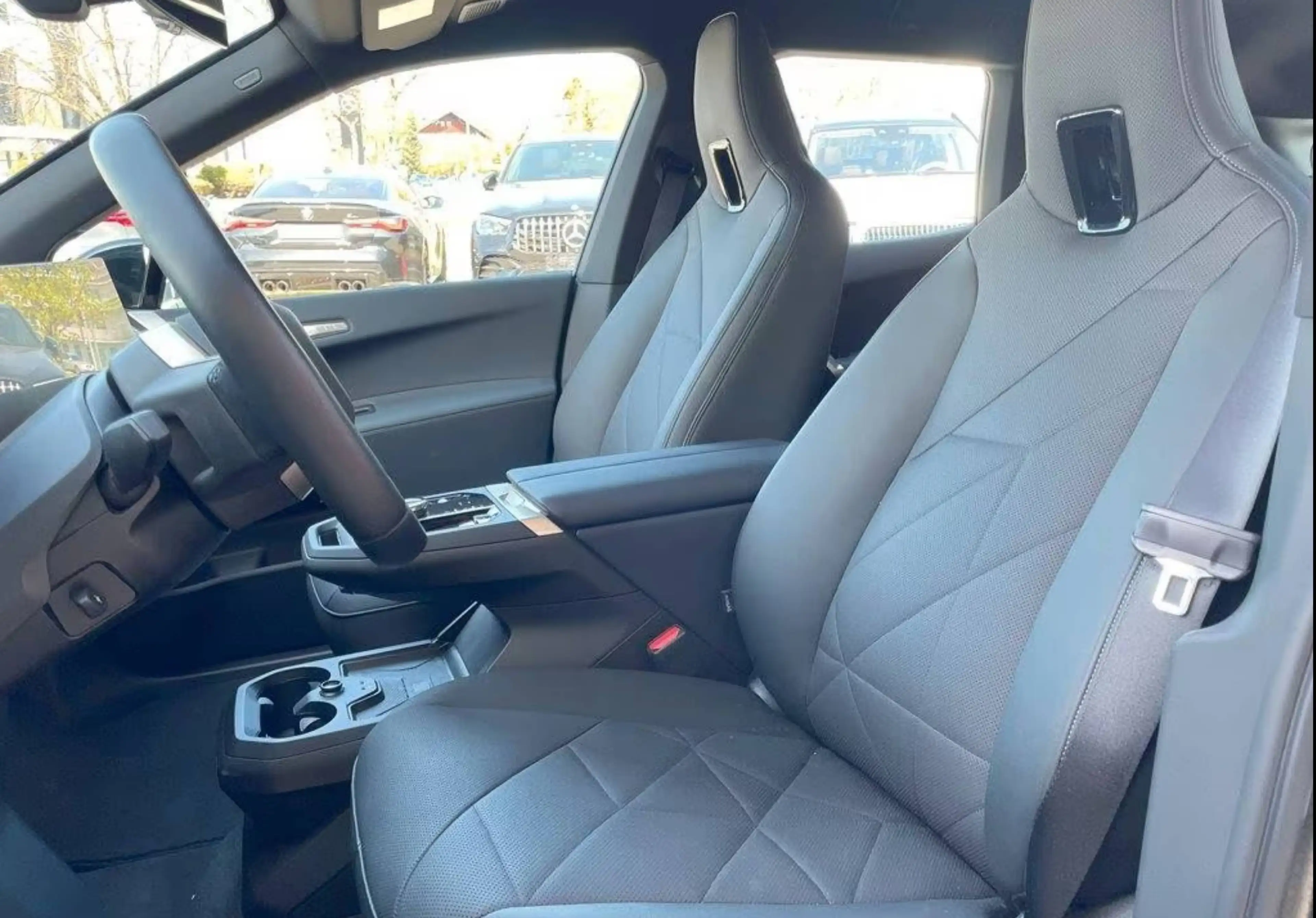 BMW iX M60 — photo 9
