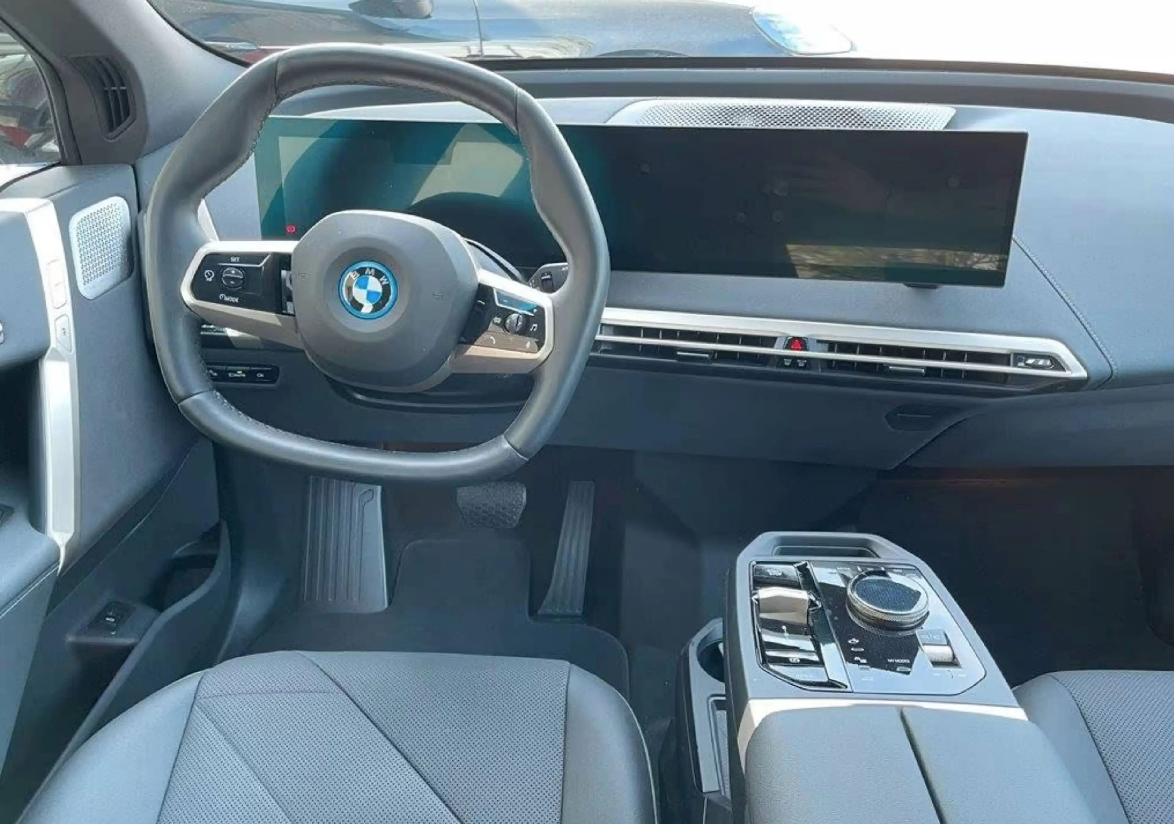 BMW iX M60 — photo 7