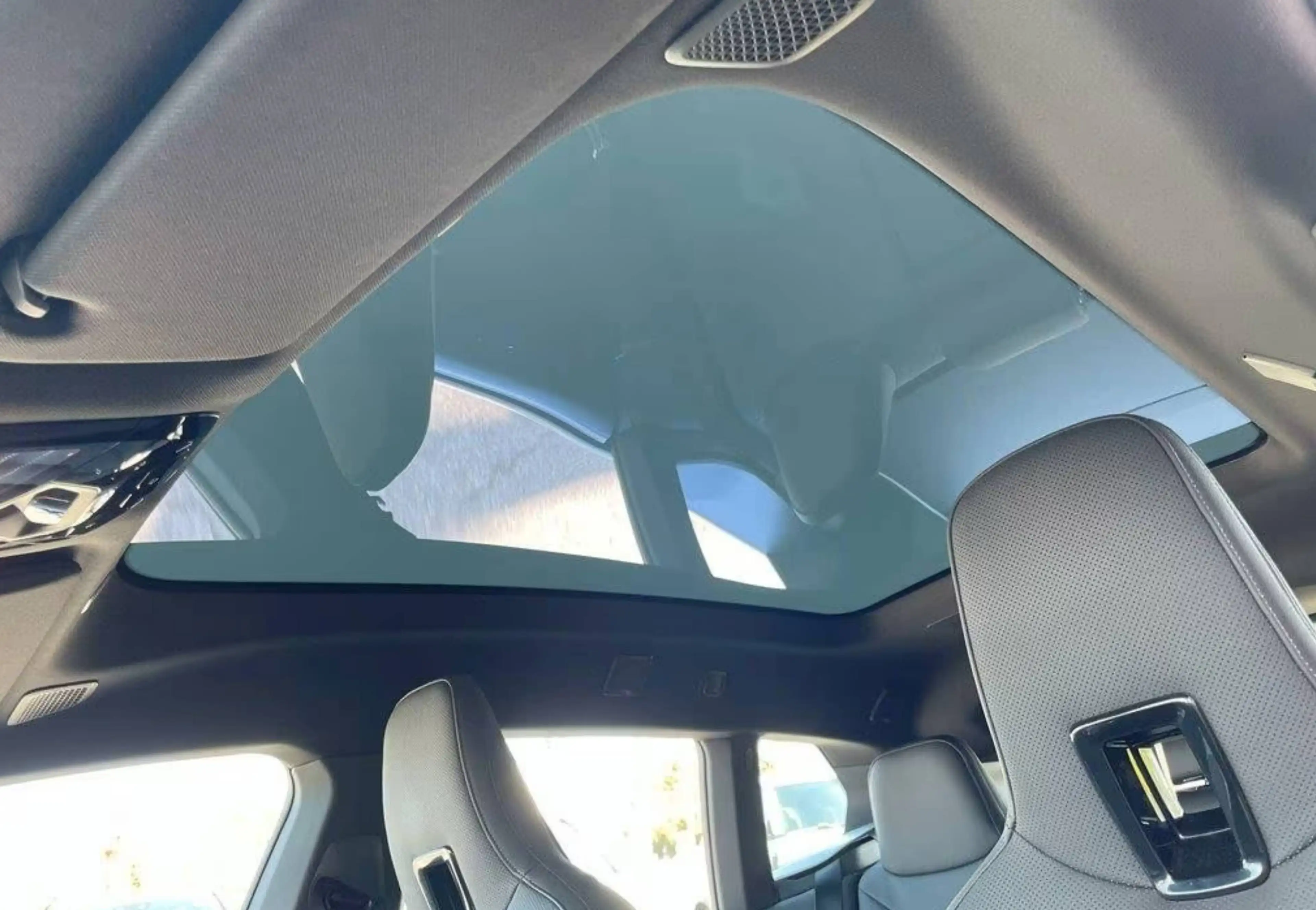BMW iX M60 — photo 14