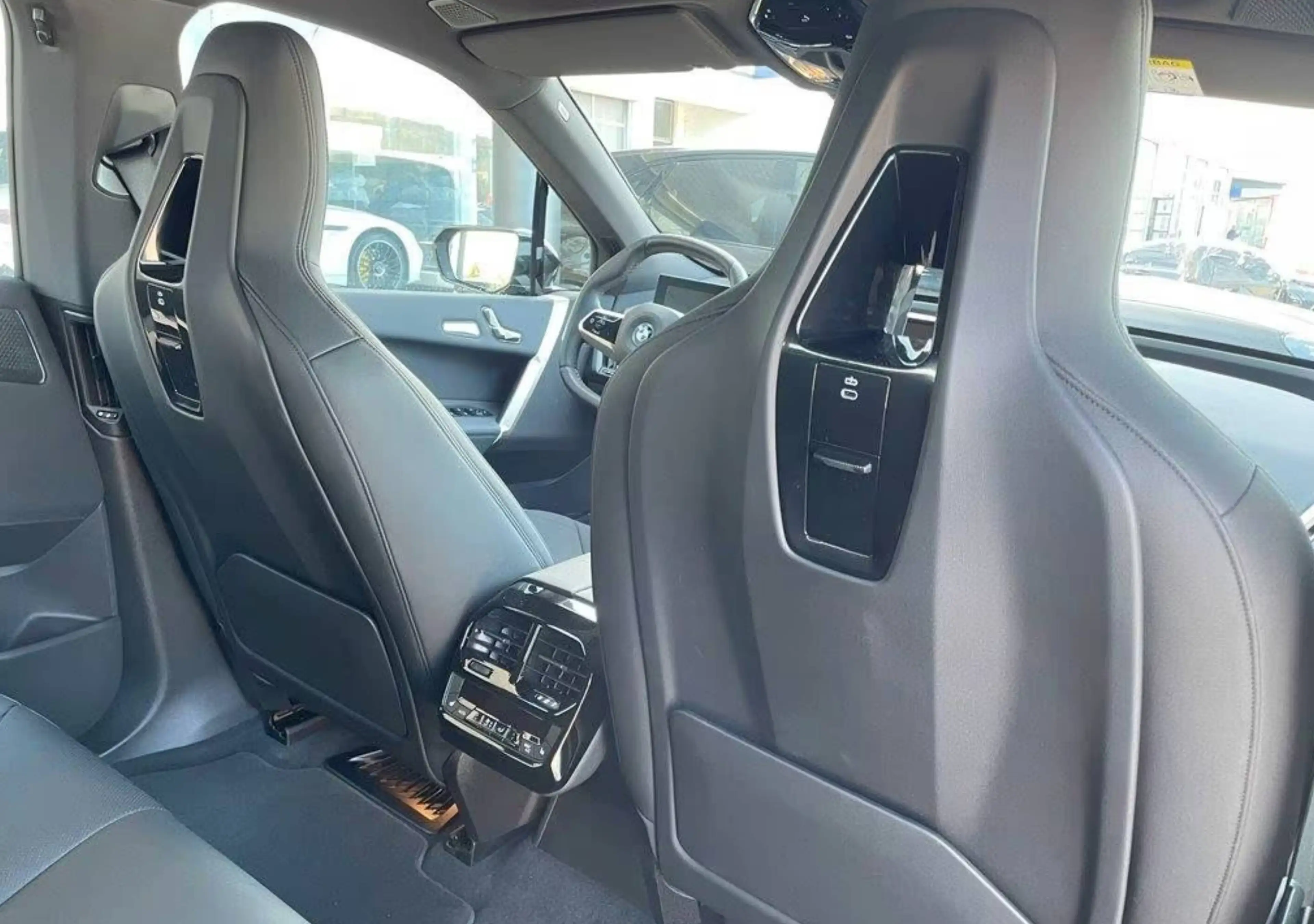 BMW iX M60 — photo 15