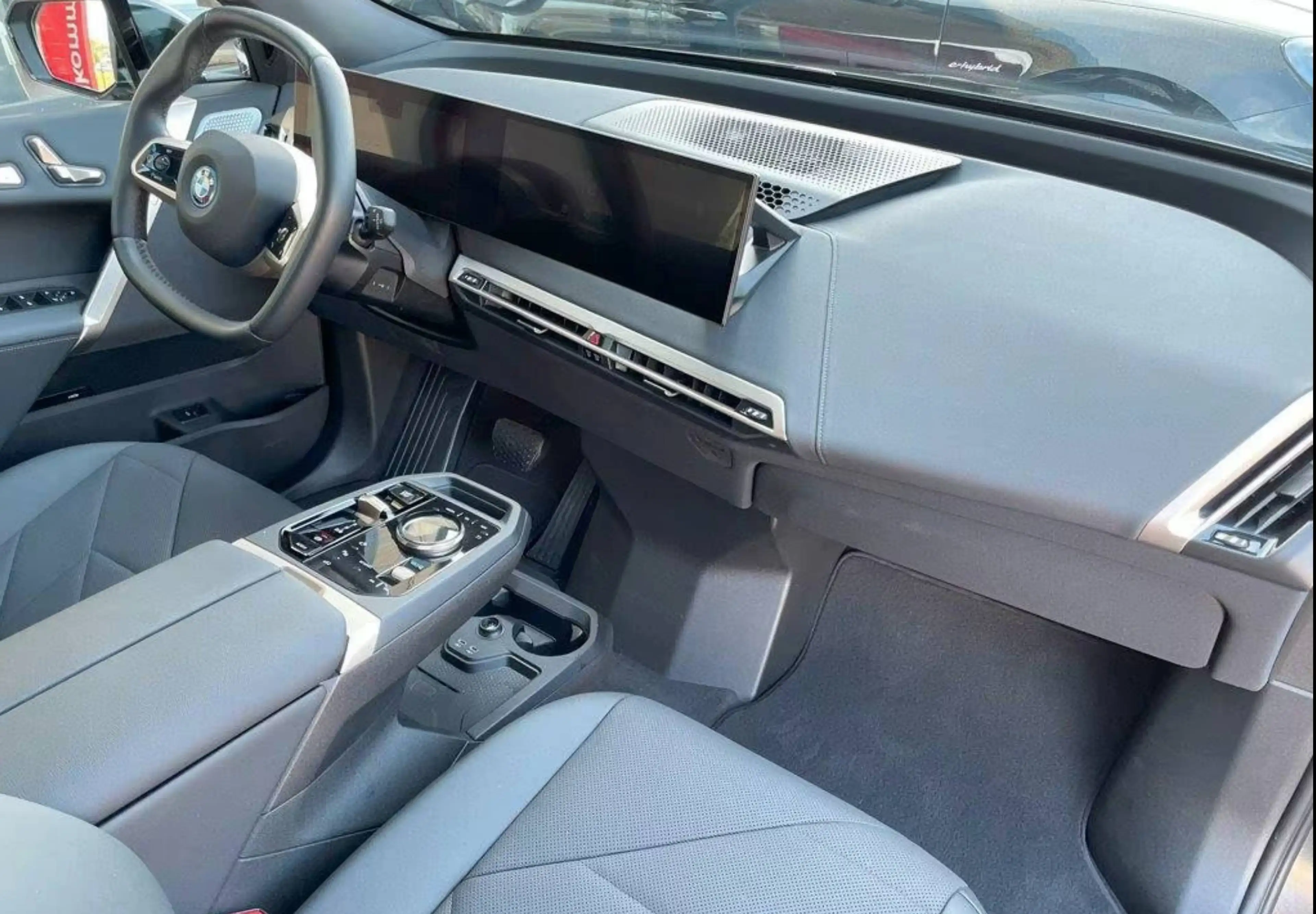 BMW iX M60 — photo 8