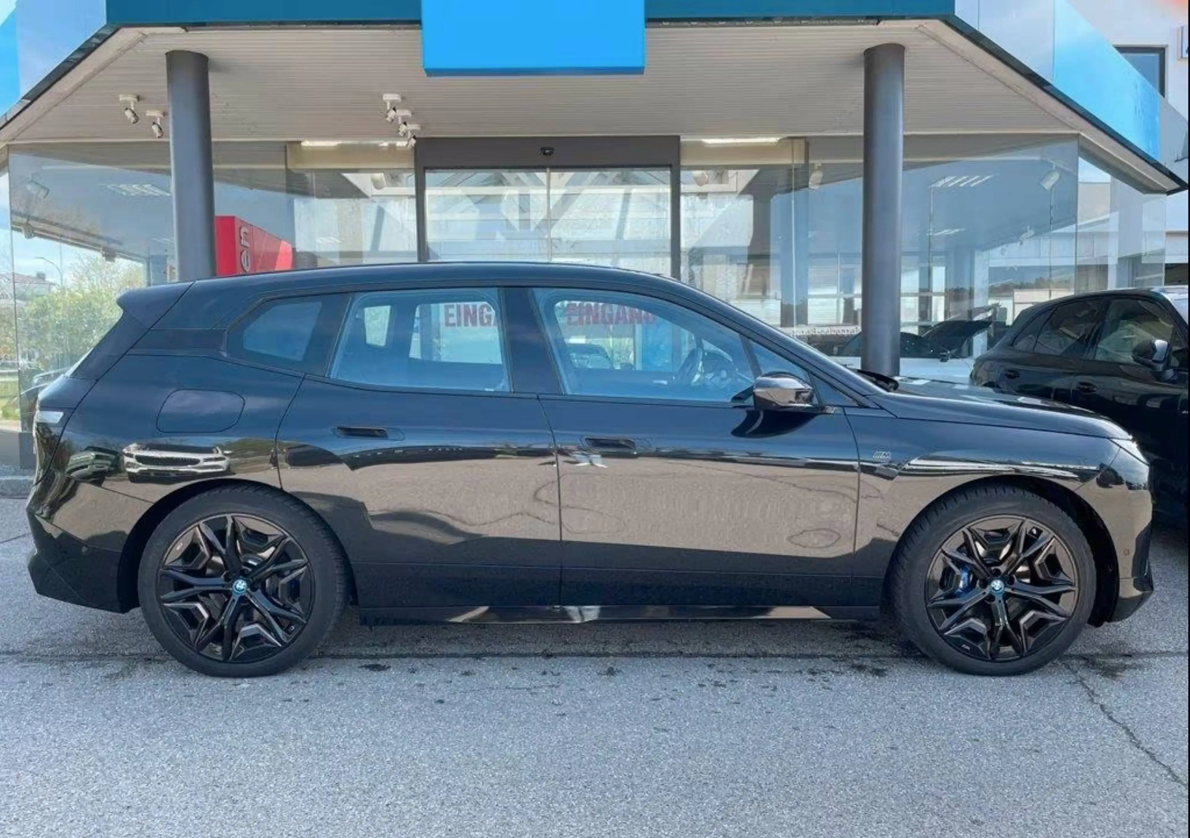 BMW iX M60 — photo 2