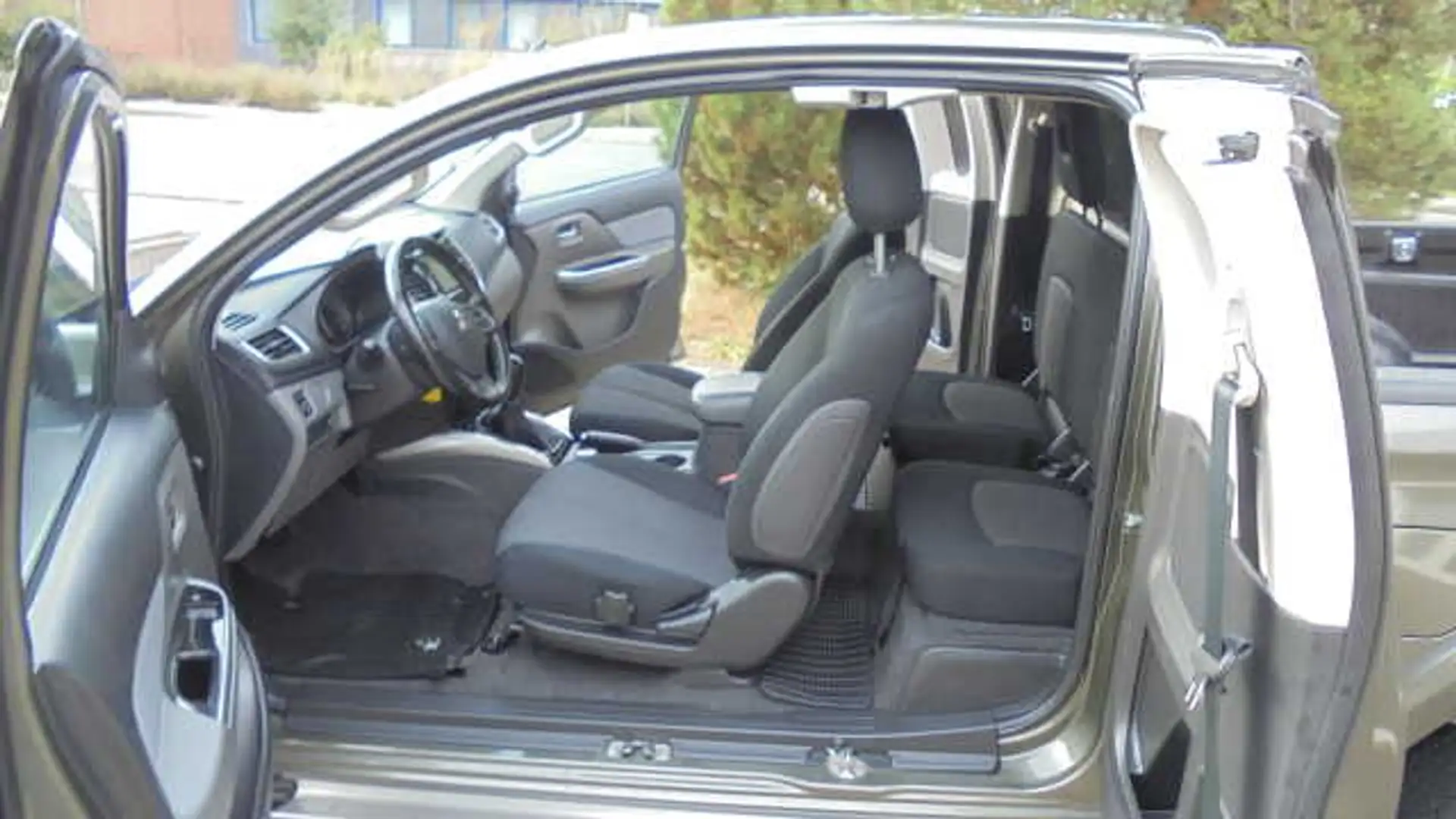 Mitsubishi L200 Club Cab PLUS 2.4 DI-D+ 4WD 6-Gang Grün - 1