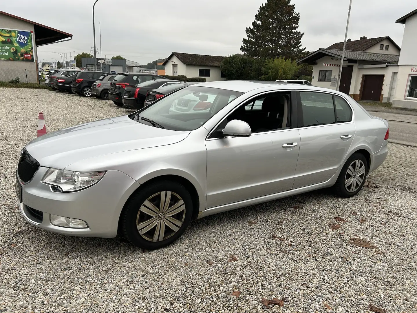 Skoda Superb 1.8 i Ambition Xenon Navi PDC SHZ Silber - 1