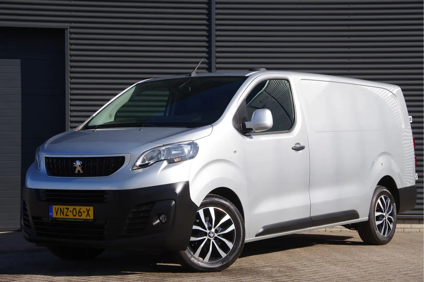 Peugeot Expert 231L 2.0 L3 180PK AUT, APK 16-04-2026 NAVI, CRUISE Srebrny - 1