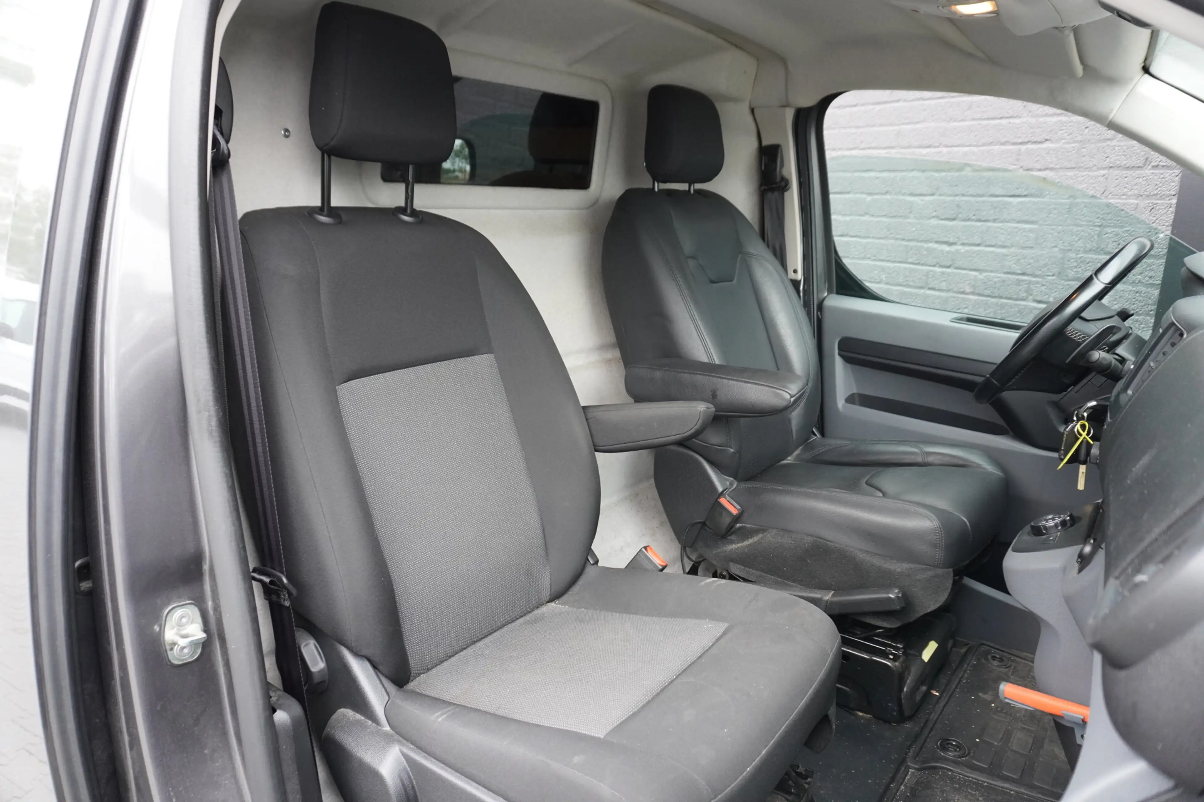 Peugeot Expert 2.0 BlueHDI 145PK Automaat EURO 6 - Airco - Cruise — photo 5