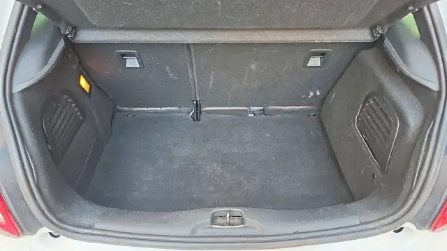 DS Automobiles DS 3 view 14