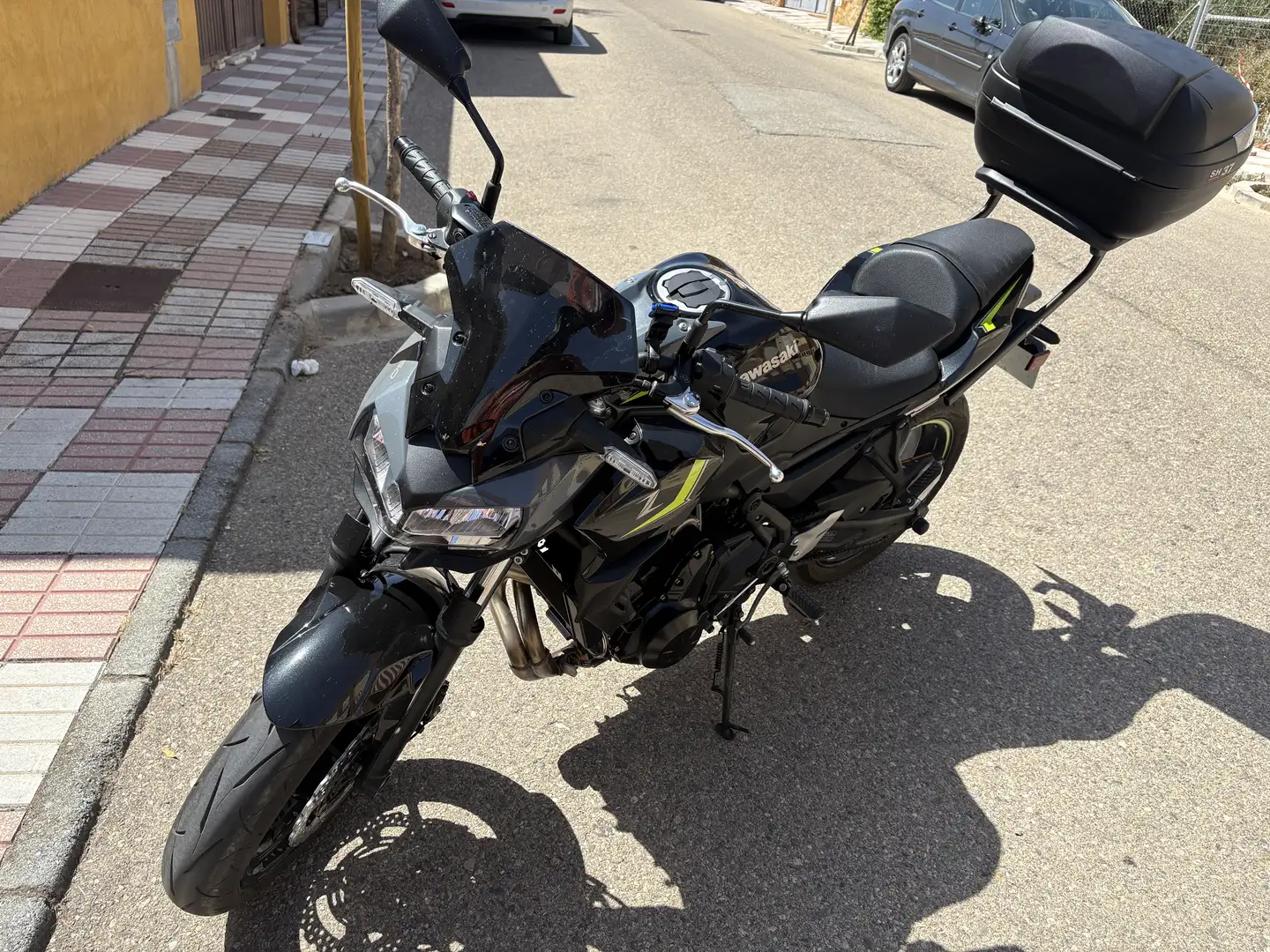 Kawasaki Z 650 Negro - 1