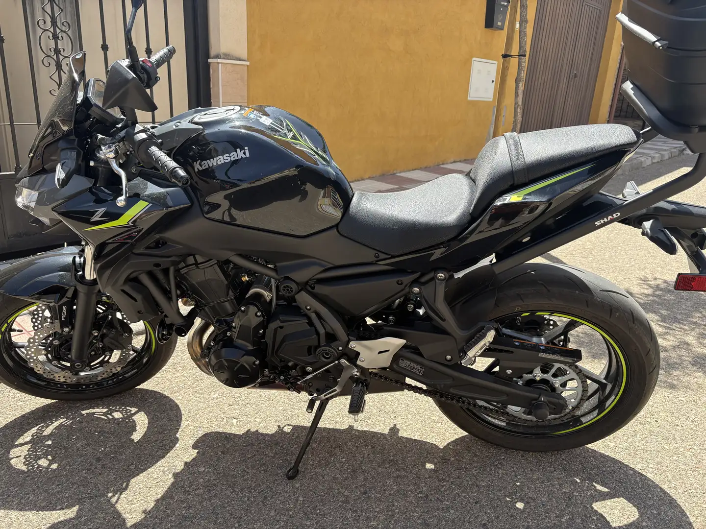 Kawasaki Z 650 Negro - 2