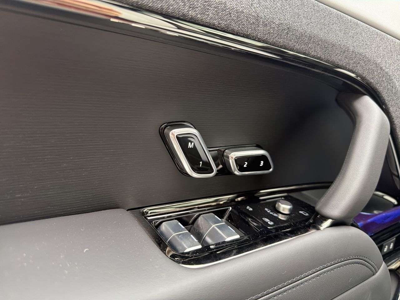 2026 Land Rover Range Rover Sport P400 Dynamic SE thumb 9