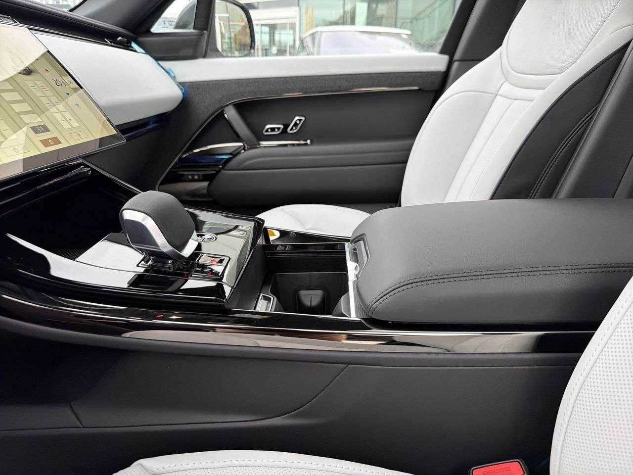 2026 Land Rover Range Rover Sport P400 Dynamic SE thumb 18
