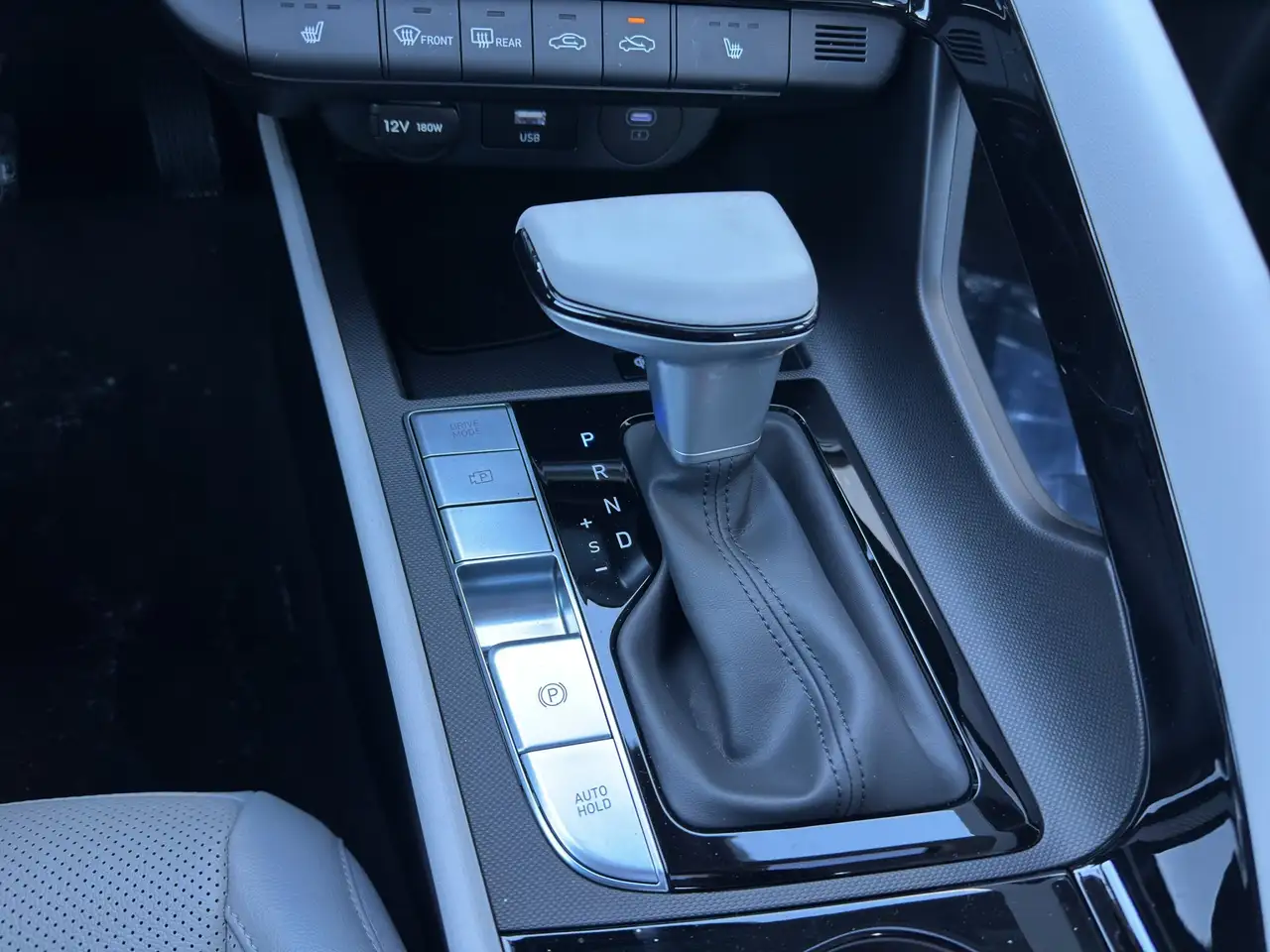 Hyundai ELANTRA снимка Hyundai ELANTRA
