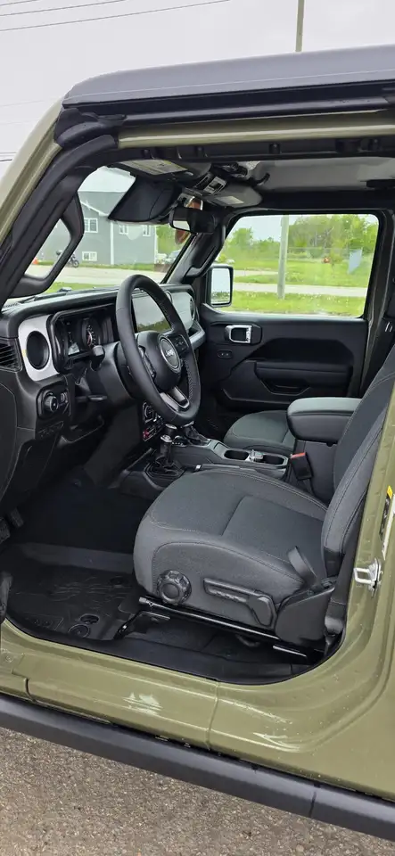 Jeep Wrangler снимка Jeep Wrangler