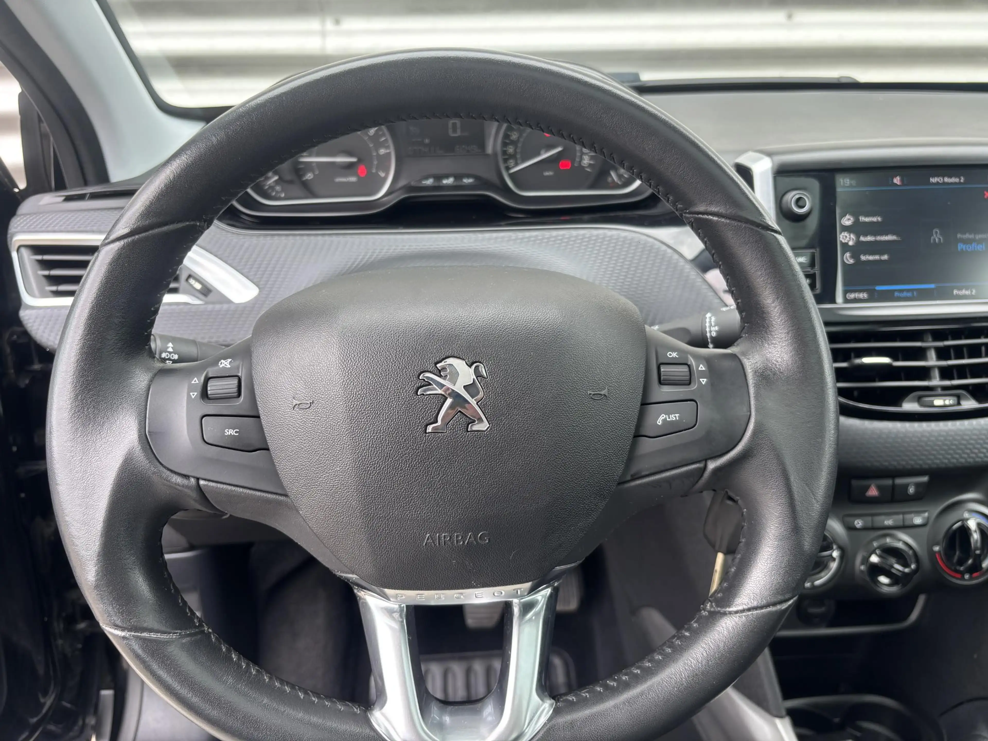 Peugeot 2008 1.2 110 pk Blue Lion | Handgeschakeld | Cruise Con — photo 11
