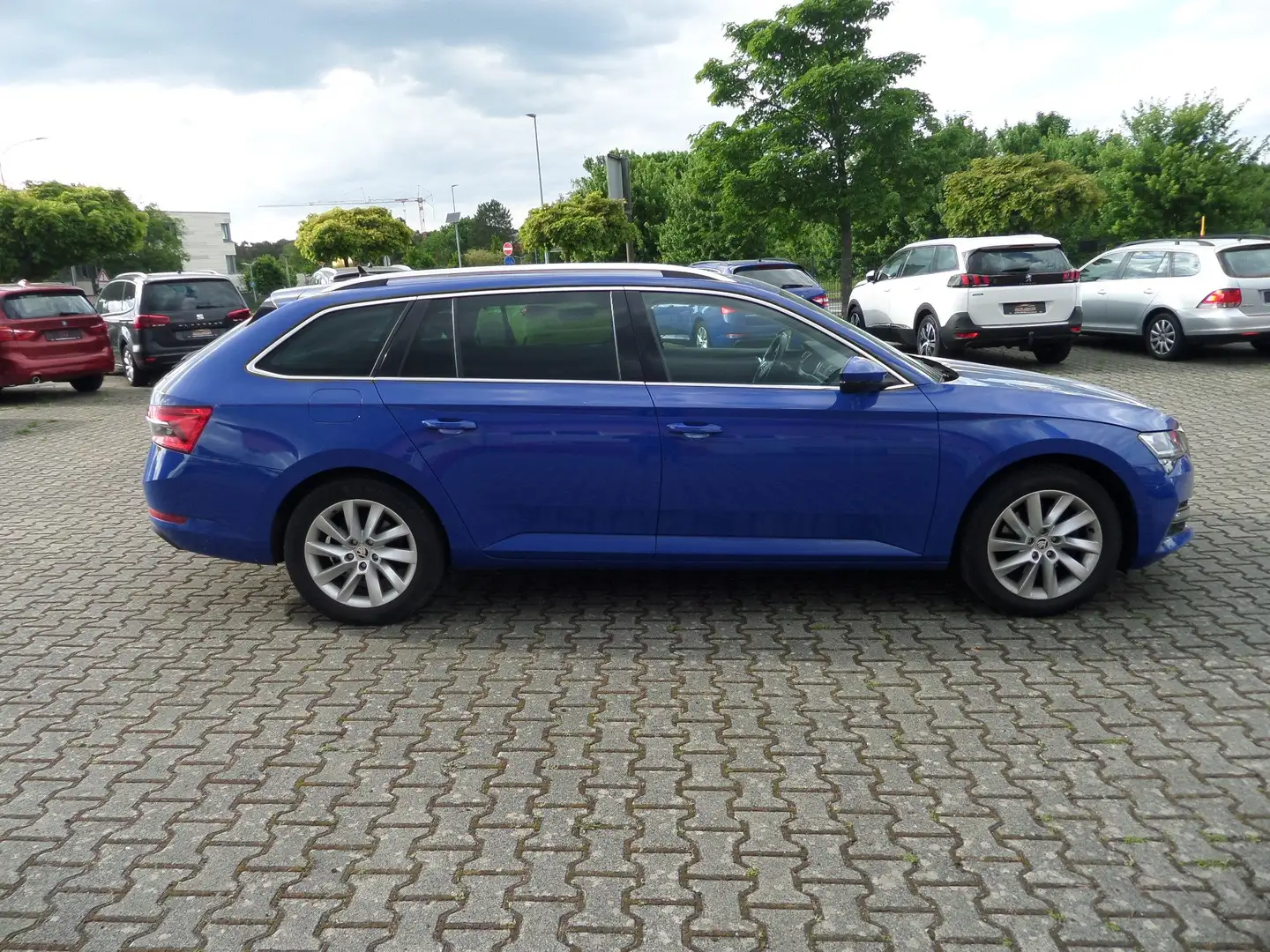 Skoda Superb Style iV Automatik+4xSHZ+Pano-SD+LED+AHK+Navi+1.Hd Bleu - 1