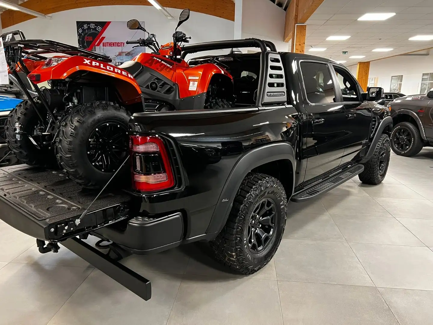 Dodge RAM 1500 TRX 6.2 V8 Supercharged Schwarz - 2