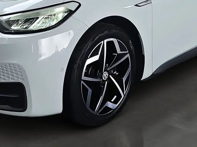 Volkswagen ID.3 view 12