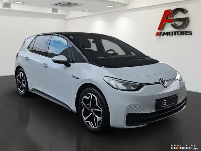 Volkswagen ID.3 view 4