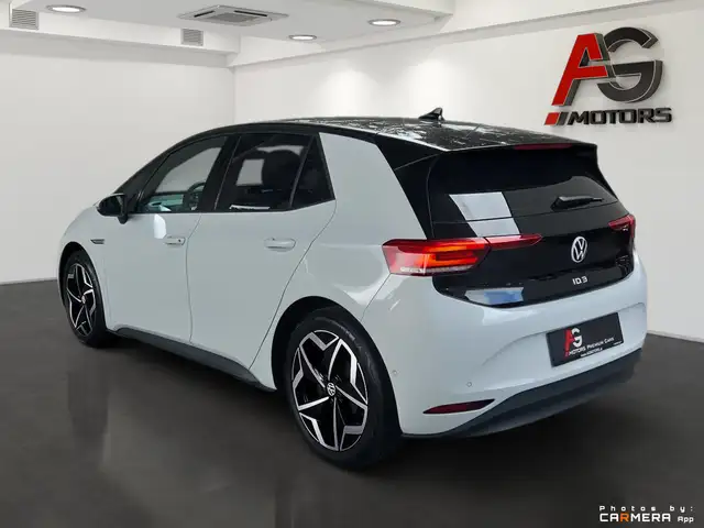 Volkswagen ID.3 view 9