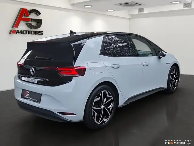 Volkswagen ID.3 view 7