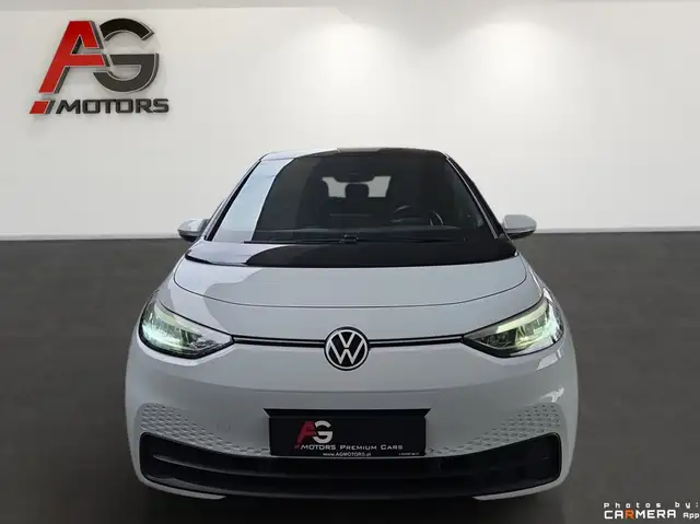 Volkswagen ID.3 view 3