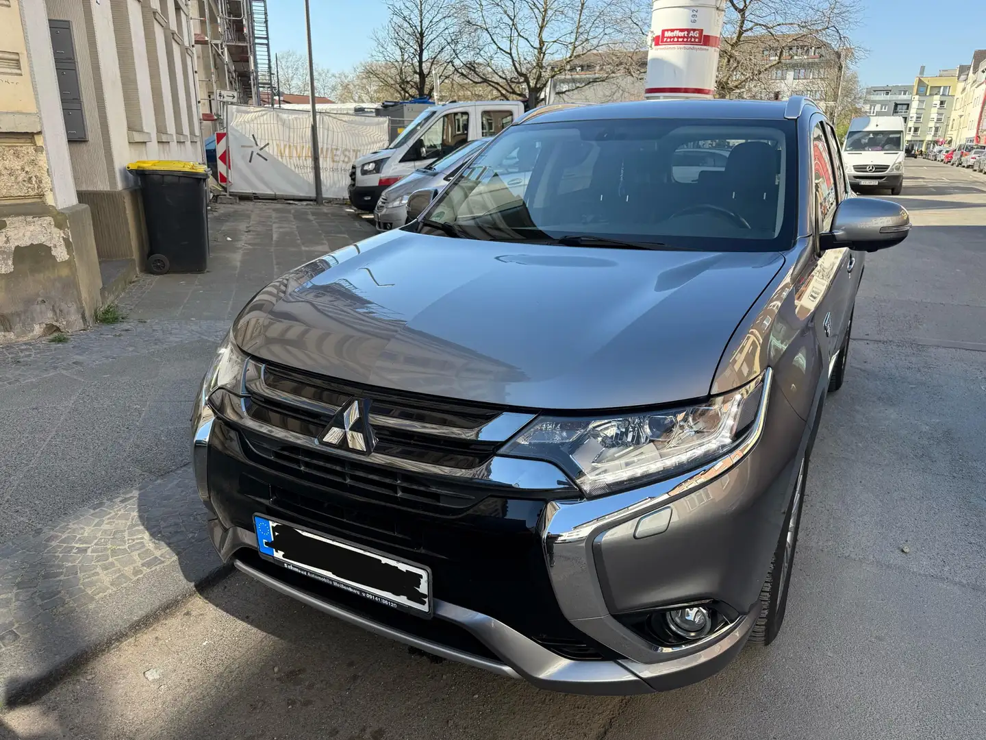 Mitsubishi Outlander 2.0 4WD Plug-In Hybrid Plus - 1