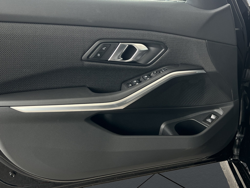 BMW 318 i NAVI LED Parkassistent Komfortzg. Tempomat — photo 13