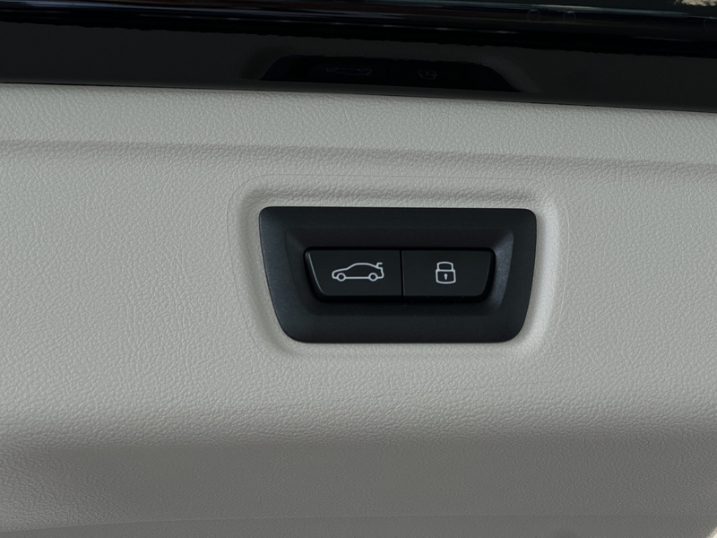 BMW 318 i NAVI LED Parkassistent Komfortzg. Tempomat — photo 15