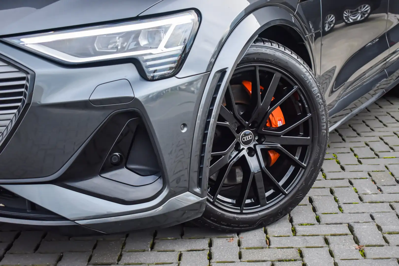 Audi Q8 e-tron S-Line -1ste eigenaar Zilver - 2