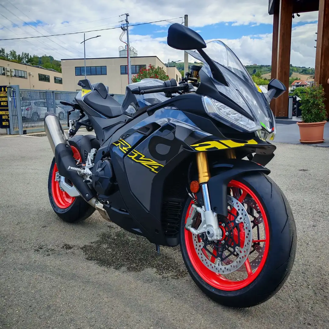 Aprilia RSV4 1100  Poison Yellow - 2