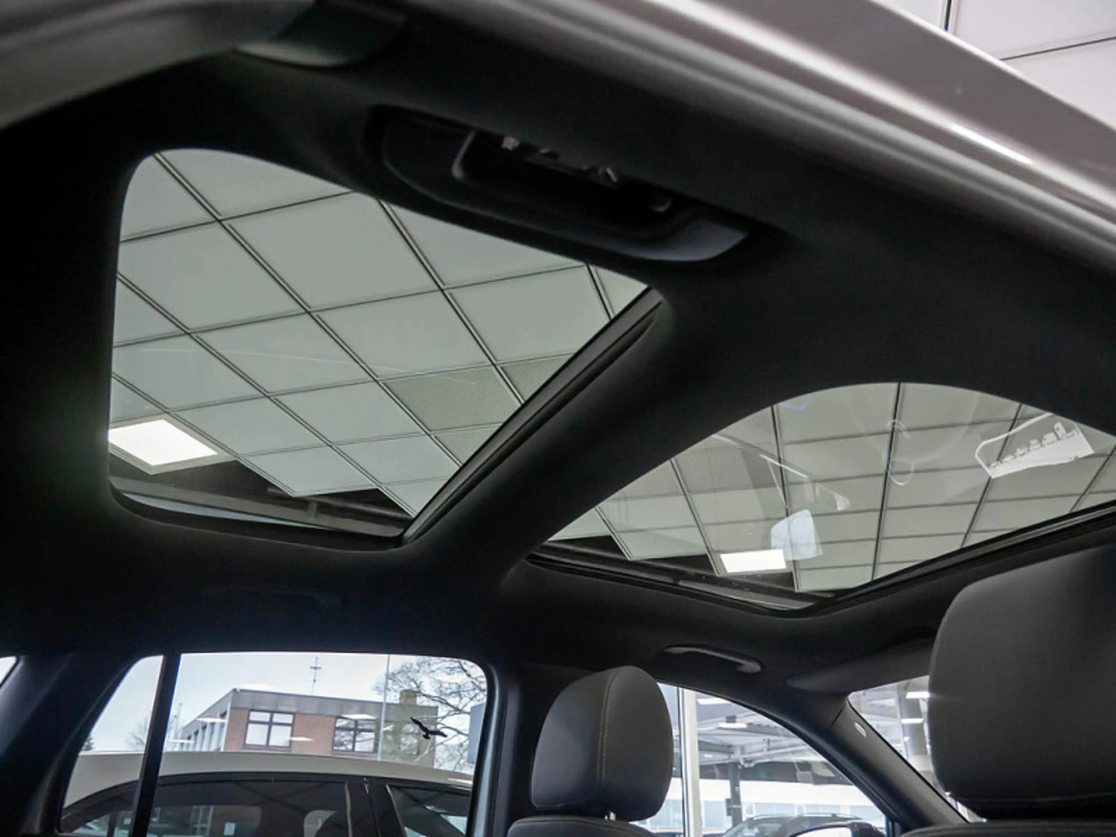Mercedes-Benz GLA 200 NIGHT PROGRESSIVE MULTI 360 AHK DISTR — photo 8