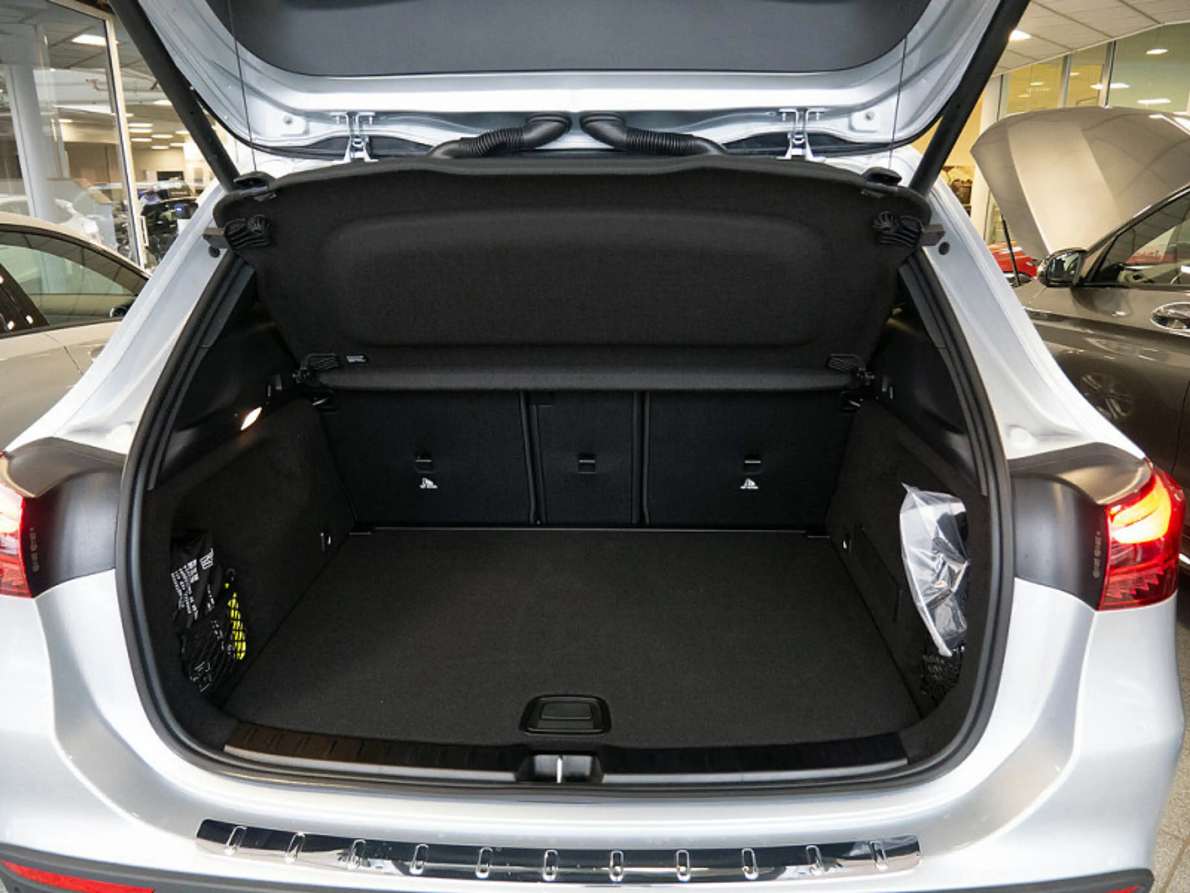 Mercedes-Benz GLA 200 NIGHT PROGRESSIVE MULTI 360 AHK DISTR — photo 11