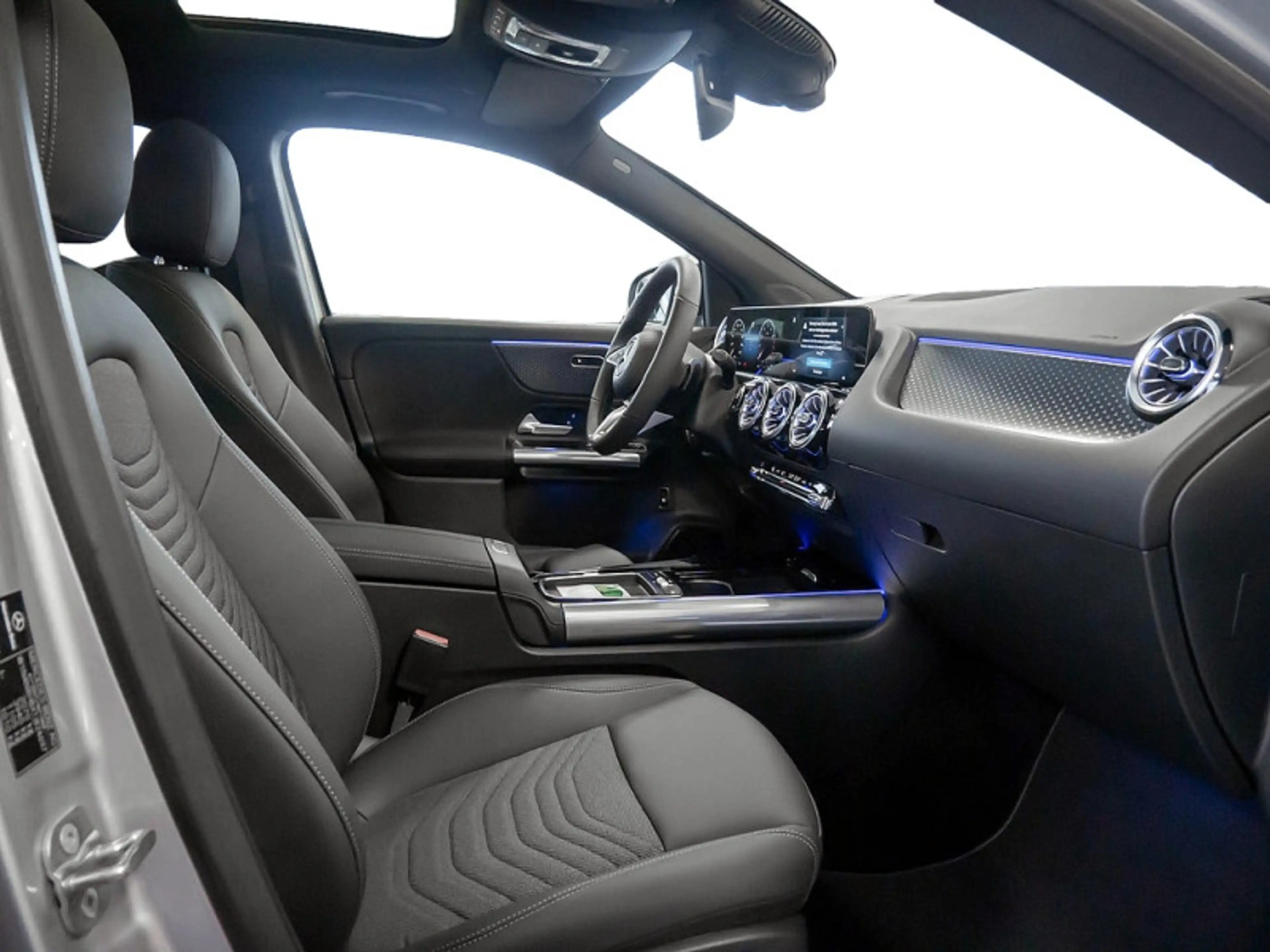 Mercedes-Benz GLA 200 NIGHT PROGRESSIVE MULTI 360 AHK DISTR — photo 5