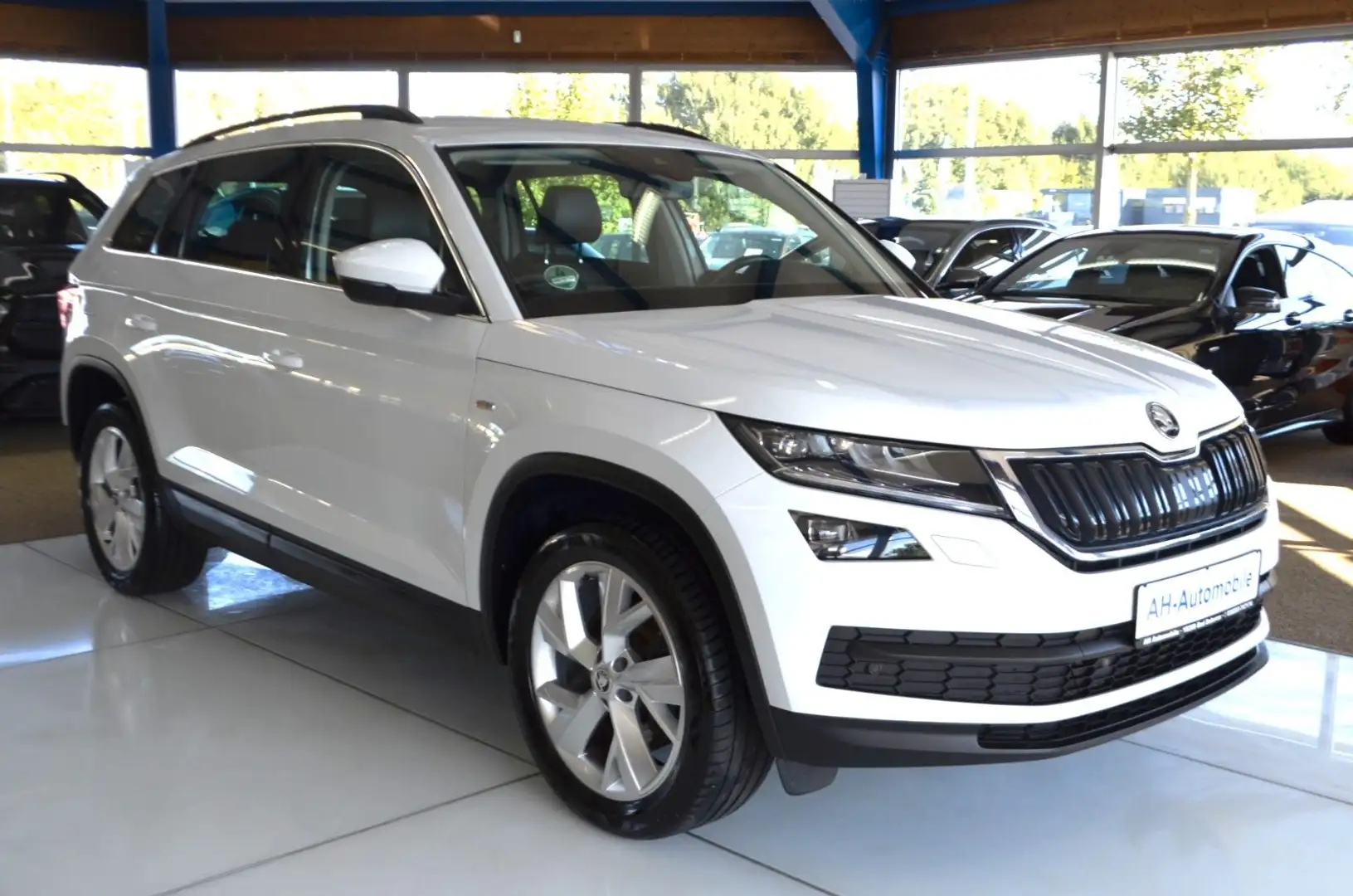 Skoda Kodiaq Soleil 4x4 XENON / NAVI / R-KAM / PDC Weiß - 2
