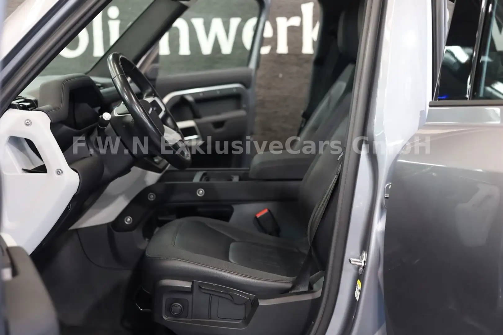 Land Rover Defender 3.0 P400 First Edition 110 Grau - 2