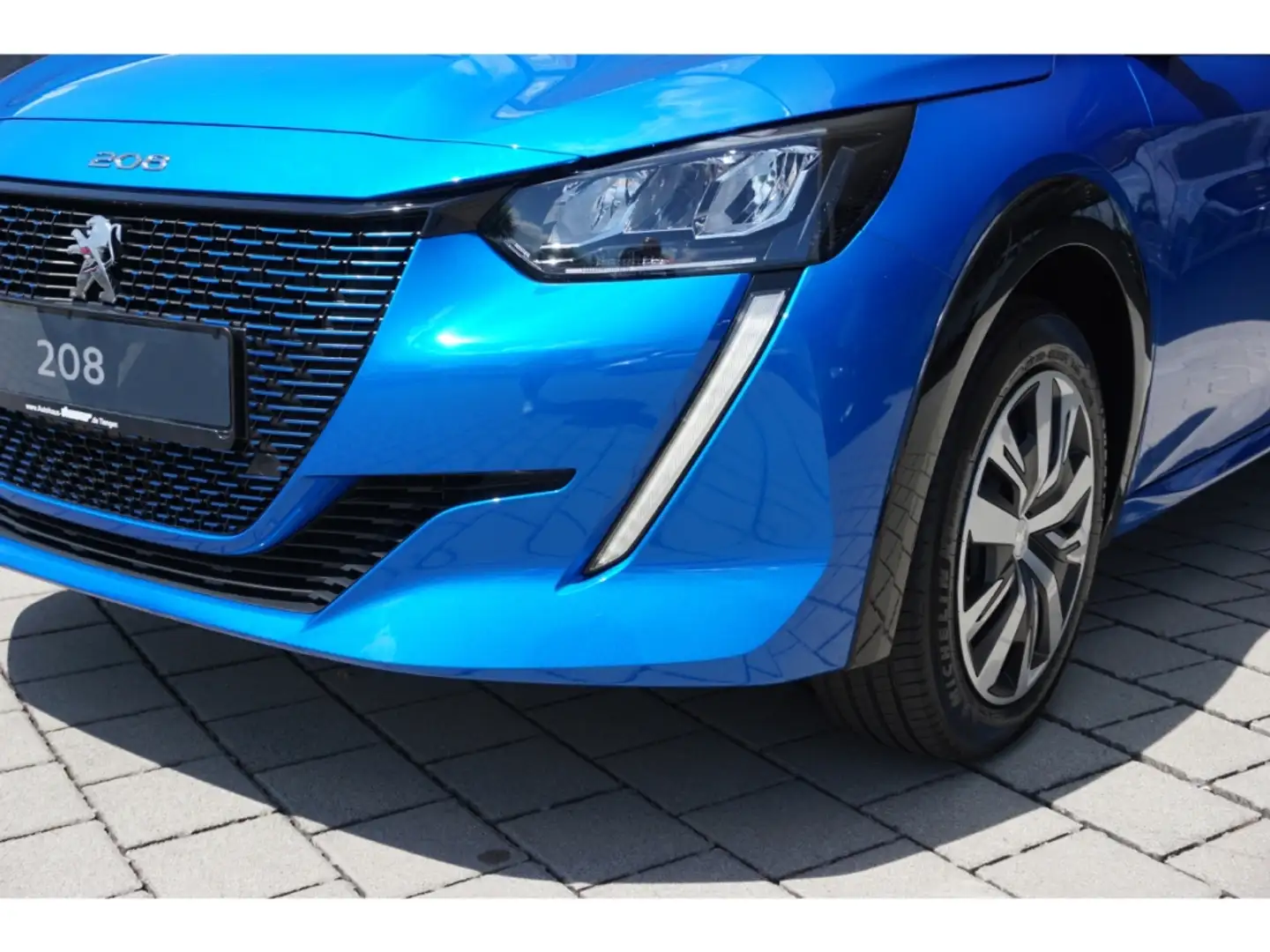 Peugeot 208 Active Pack Elektro 136 Navi SHZ LED Blau - 2