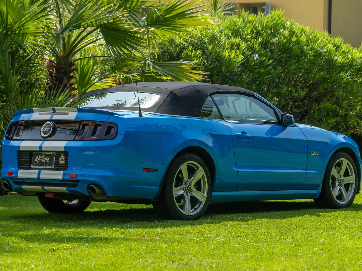 Ford Mustang Mustang Convertible V8 5.0 421 GT A Bleu - 2